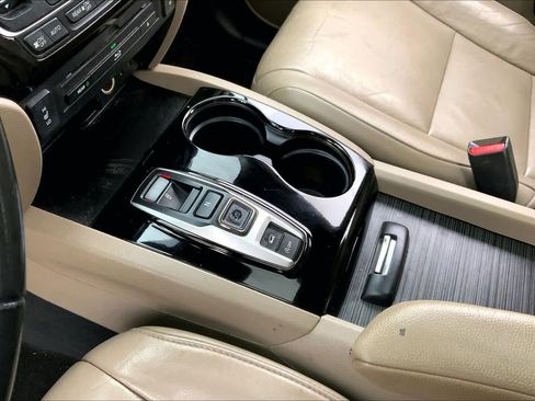 Used 2016 Honda Pilot Touring image 17