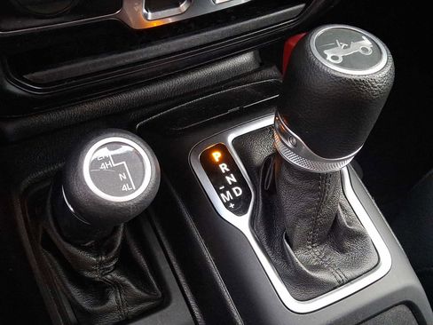 Used 2020 Jeep Wrangler Sport S image 16