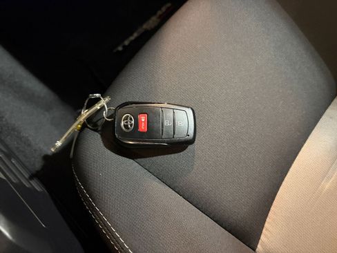 Used 2025 Toyota Tacoma TRD Off-Road image 22