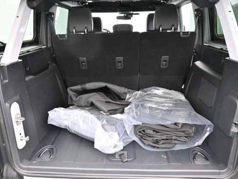 Used 2025 Ford Bronco Badlands AWD/4WD image 9