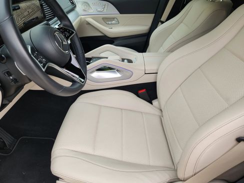 Used 2025 Mercedes-Benz GLS 450 4MATIC image 14