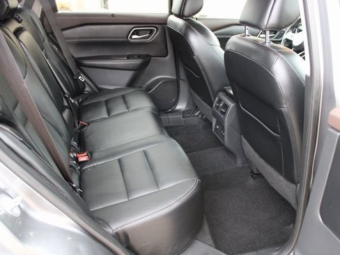 Used 2021 Nissan Rogue SL w/ Premium Package image 18