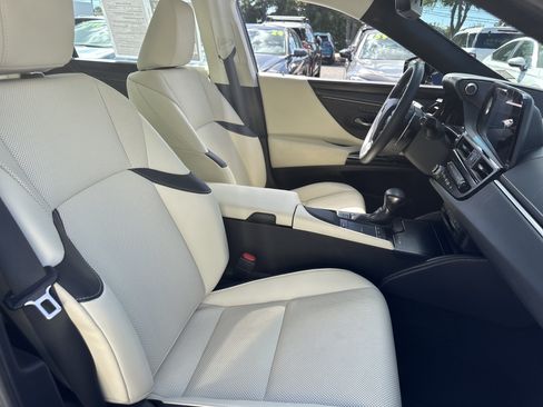 Used 2022 Lexus ES 250 w/ Premium Package AWD/4WD image 5