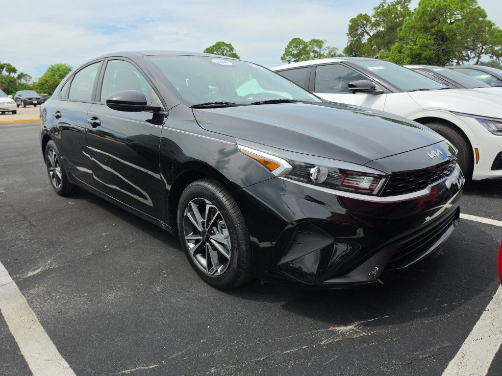 Certified 2024 Kia Forte LXS FWD image 3