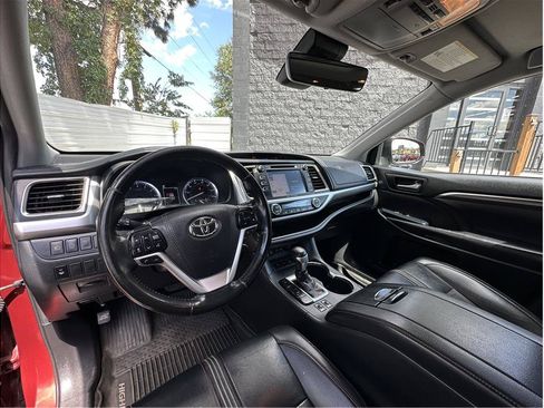 Used 2019 Toyota Highlander SE AWD/4WD image 14