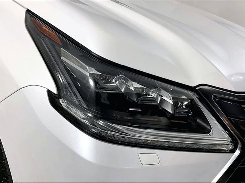 Used 2020 Lexus LX 570 4WD w/ Luxury Package image 25
