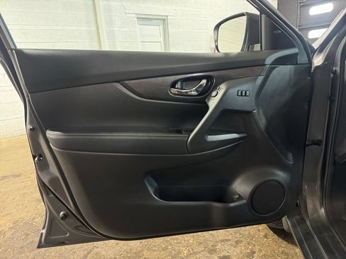 Used 2019 Nissan Rogue SV w/ Sun & Sound Touring Package AWD/4WD image 21