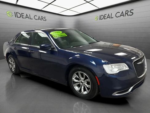 Used 2016 Chrysler 300 Limited RWD image 3