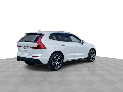 Used 2021 Volvo XC60 T5 Momentum w/ Premium Package image 8