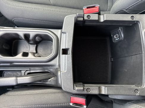 Used 2023 Jeep Wrangler Sport image 27