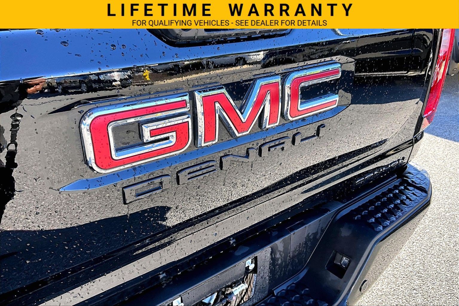 Used 2025 GMC Canyon Denali w/ LPO, Denali Black Edition AWD/4WD image 7