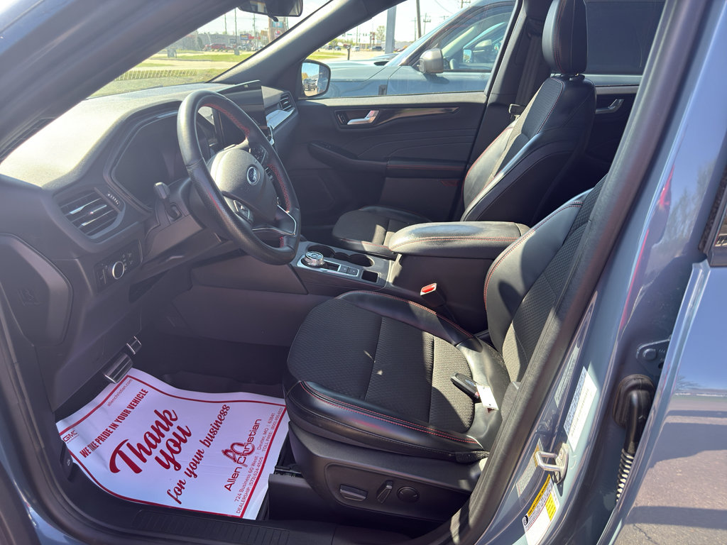 Used 2023 Ford Escape ST-Line w/ Tech Pack #1 FWD image 9