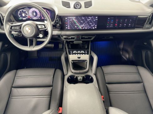 Certified 2025 Porsche Cayenne Coupe image 17