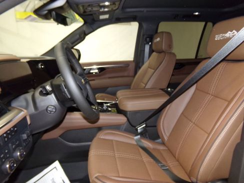 New 2025 Chevrolet Tahoe High Country image 17