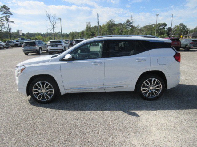 Used 2024 GMC Terrain Denali w/ Denali Premium Package AWD/4WD image 8