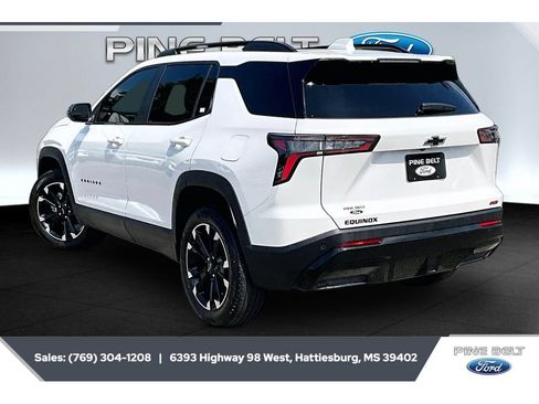 Used 2025 Chevrolet Equinox RS w/ Convenience Package III FWD image 2
