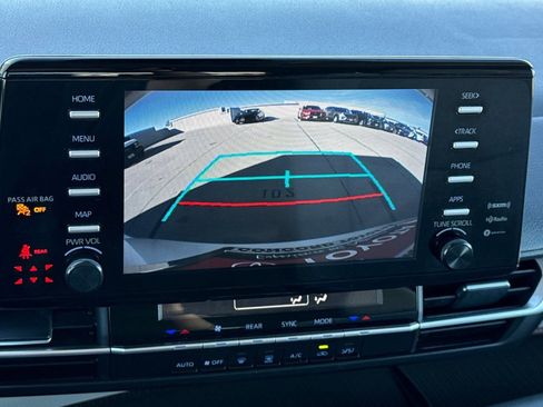 Used 2024 Toyota Sienna LE image 18