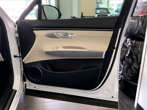 Used 2023 Genesis GV70 2.5T w/ Advanced Package image 23