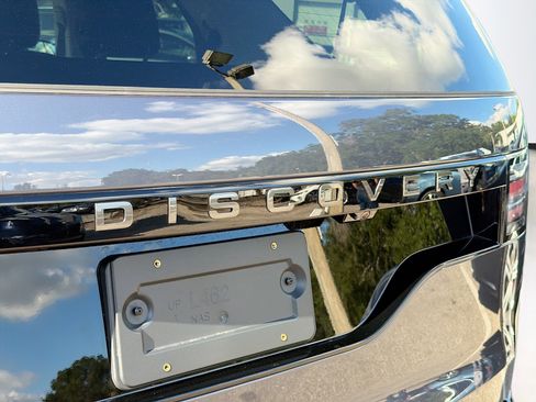 New 2025 Land Rover Discovery Dynamic SE image 11