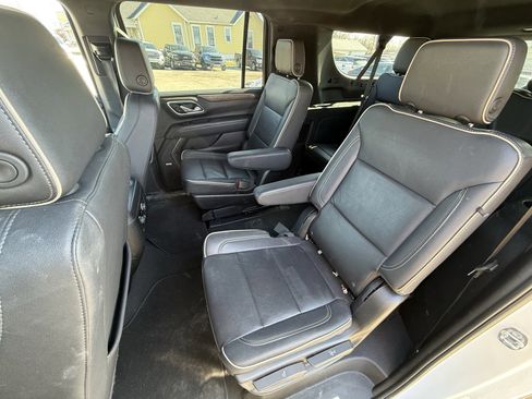 Used 2023 Chevrolet Suburban Premier image 19