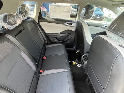 New 2026 Volkswagen Taos SE AWD/4WD image 8