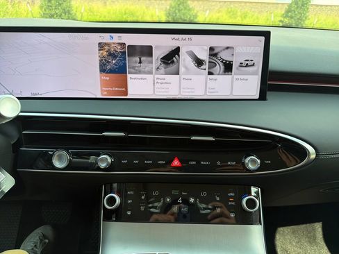 Certified 2026 Genesis GV70 2.5T Advanced AWD/4WD image 23