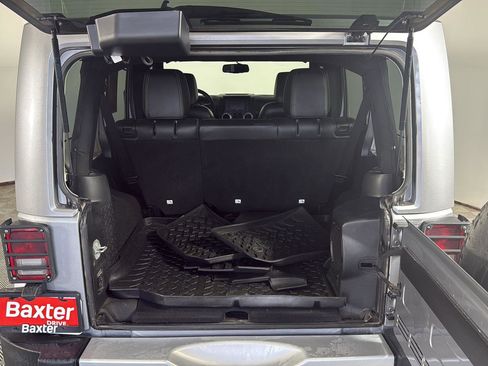 Used 2014 Jeep Wrangler Unlimited Sahara w/ Connectivity Group AWD/4WD image 17