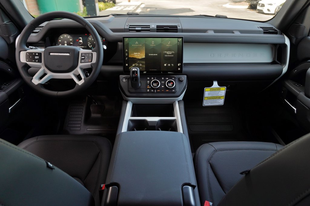 New 2026 Land Rover Defender 110 S AWD/4WD image 9