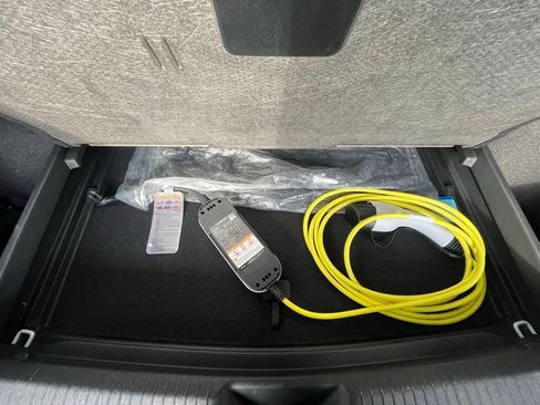 Used 2021 Volkswagen ID.4 Pro S w/ Gradient Package image 27