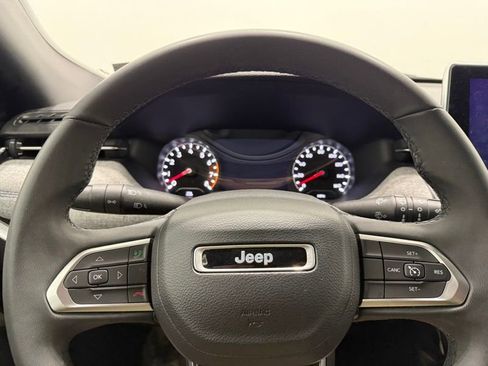 Used 2023 Jeep Compass Latitude AWD/4WD image 22