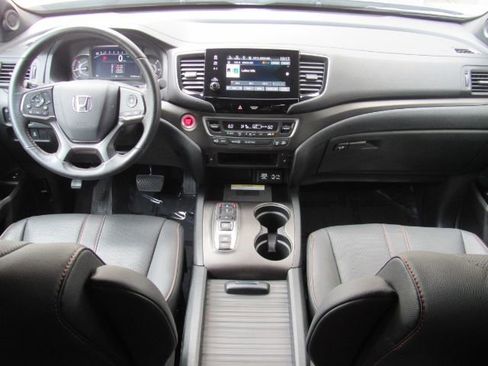 Used 2023 Honda Passport TrailSport image 3