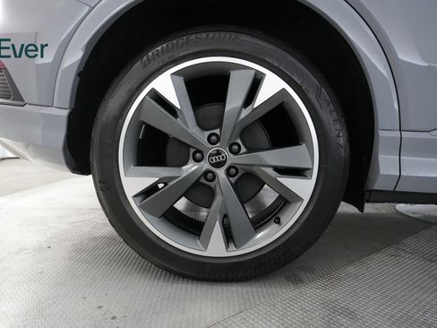 Used 2022 Audi Q4 e-tron Premium Plus image 17