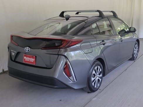 Used 2022 Toyota Prius Prime LE FWD image 6