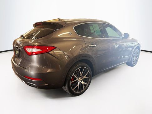 Used 2018 Maserati Levante S GranLusso AWD/4WD image 9