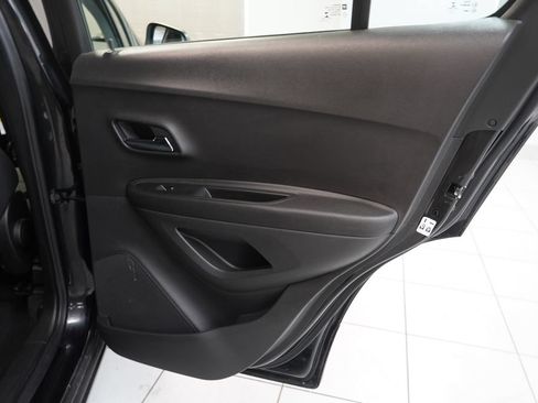 Used 2020 Chevrolet Trax LS FWD image 26