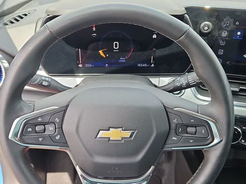 Used 2025 Chevrolet Trax LT w/ Driver Confidence Package FWD image 19