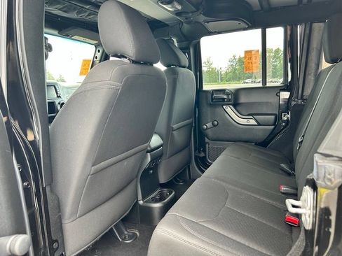 Used 2018 Jeep Wrangler Unlimited Sport w/ Connectivity Group AWD/4WD image 15