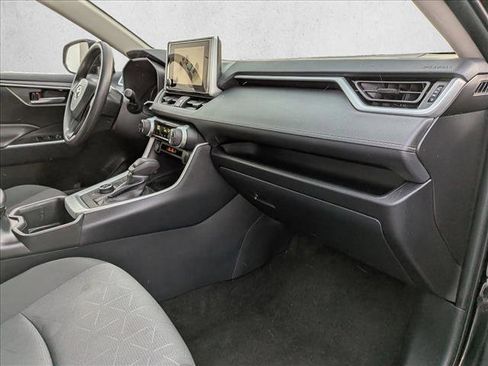 Used 2025 Toyota RAV4 XLE image 19