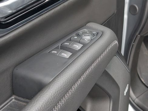 Used 2025 GMC Yukon Denali w/ Advanced Technology Package AWD/4WD image 18