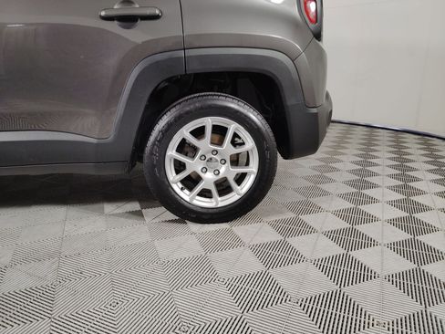 Used 2020 Jeep Renegade Latitude image 12