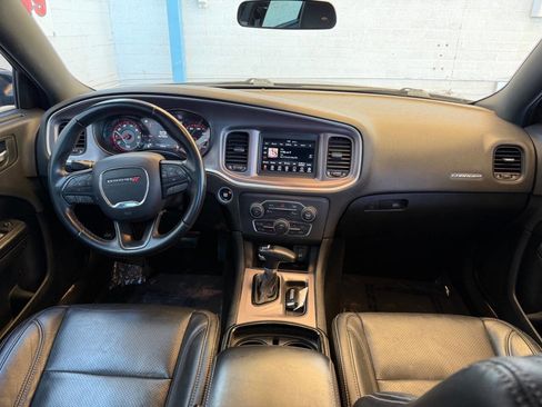 Used 2019 Dodge Charger SXT w/ Blacktop Package image 7