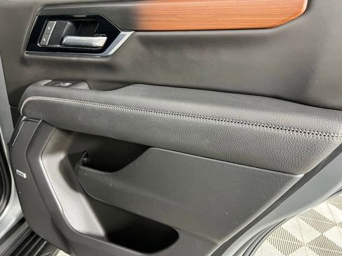 Used 2025 GMC Yukon Denali image 33