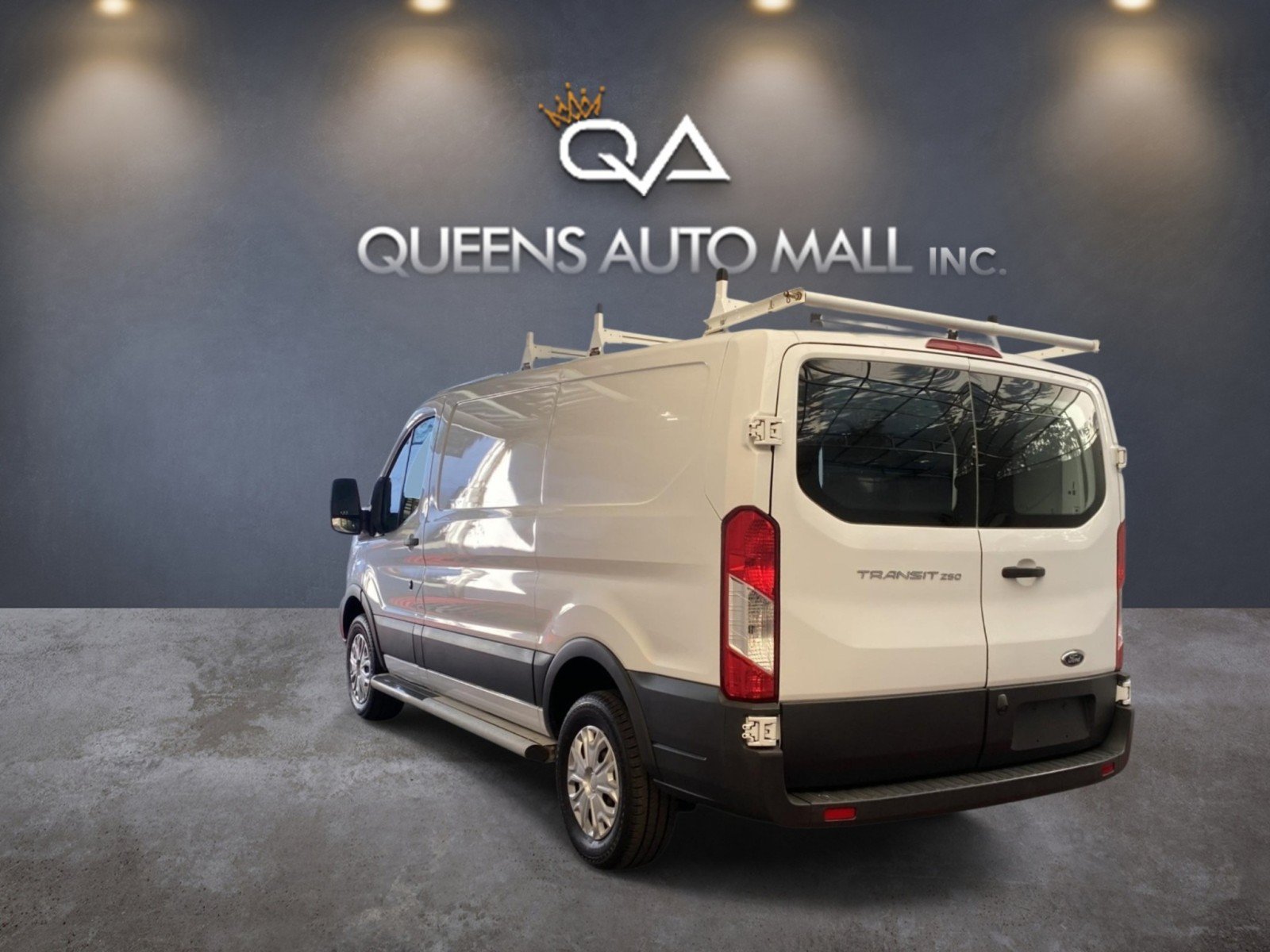 Used 2017 Ford Transit 250 130 Low Roof w/ Exterior Upgrade Package RWD image 4