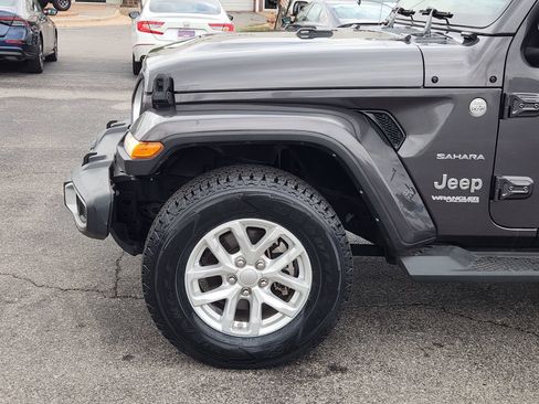 Used 2022 Jeep Wrangler Unlimited Sahara AWD/4WD image 9