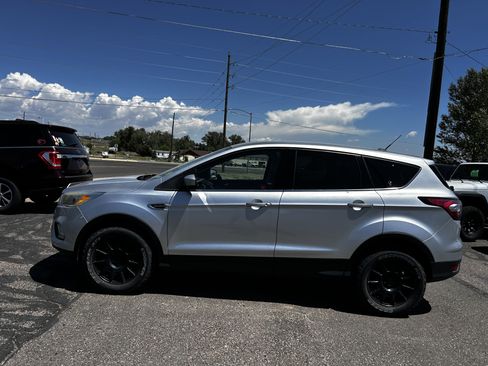 Used 2017 Ford Escape SE w/ SE Cold Weather Package AWD/4WD image 2