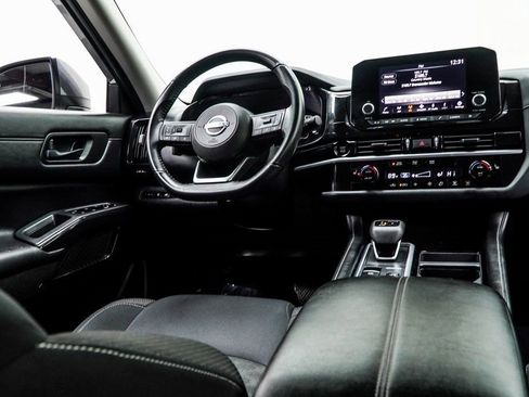 Used 2025 Nissan Pathfinder SV image 19