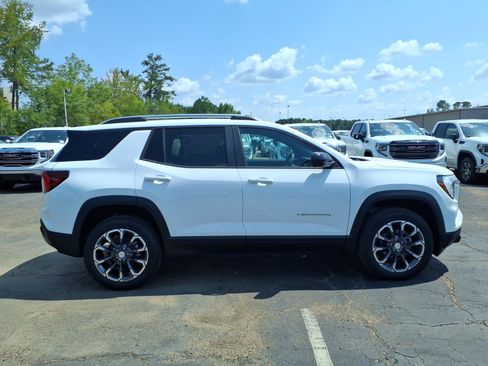 New 2027 GMC Terrain Elevation w/ Elevation Premium Package FWD image 3