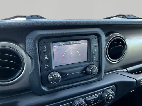 Used 2018 Jeep Wrangler Unlimited Sport S AWD/4WD image 14