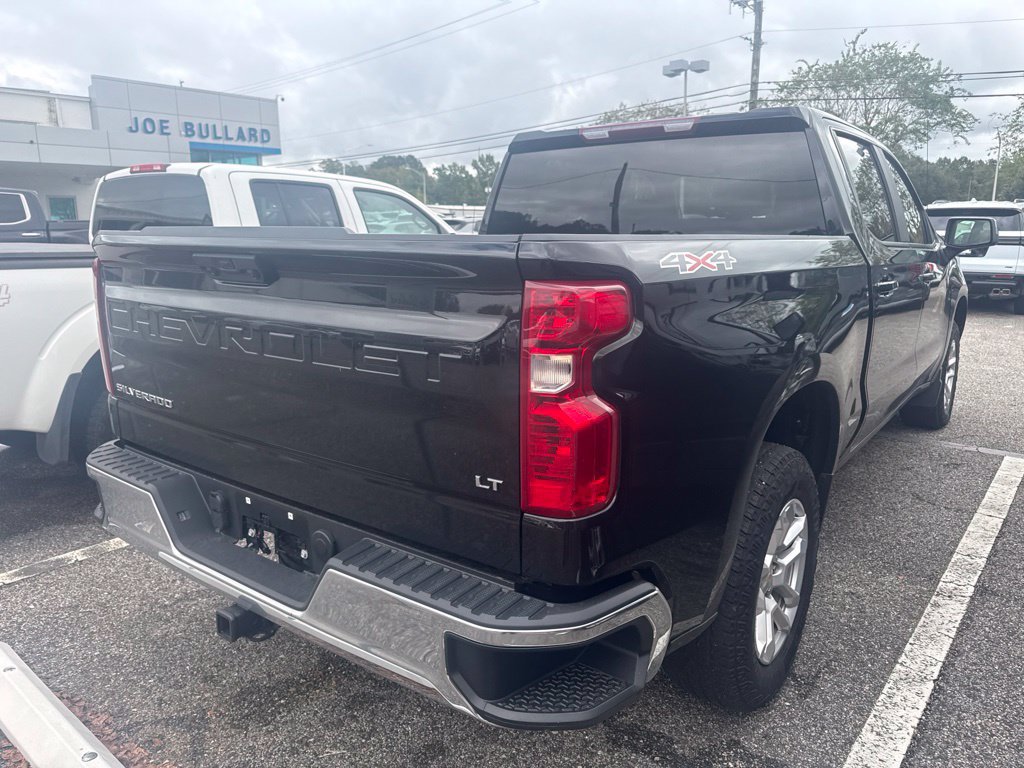 Used 2025 Chevrolet Silverado 1500 LT AWD/4WD image 4