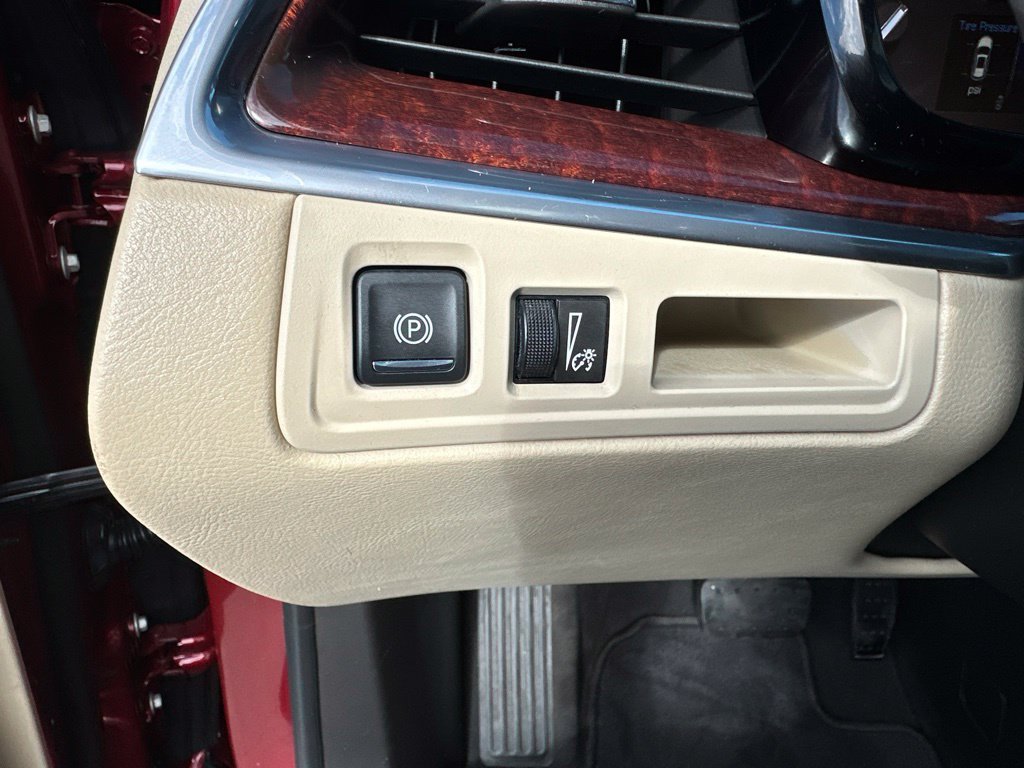 Used 2017 Cadillac XT5 Premium Luxury AWD/4WD image 13